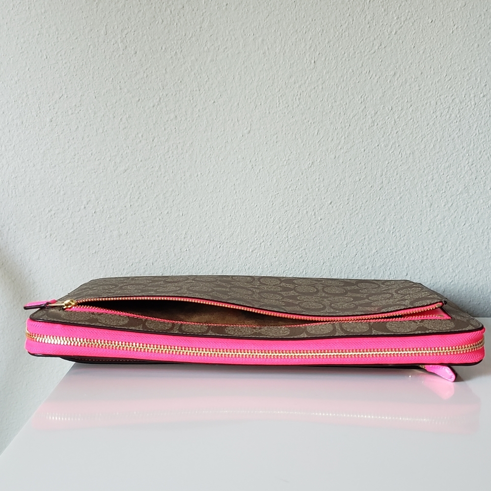 ❗SOLD❗❤Coach | Laptop Sleeve In Colorblock Signature - Picture 11 of 16